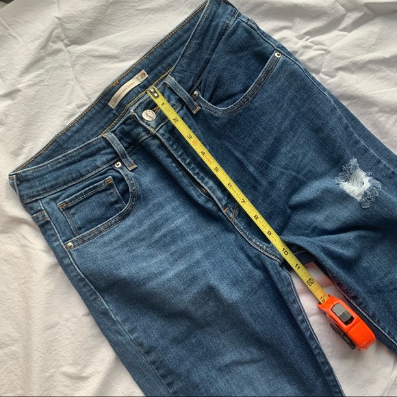 Levi's High Waisted Jeans - Picture 2 of 9